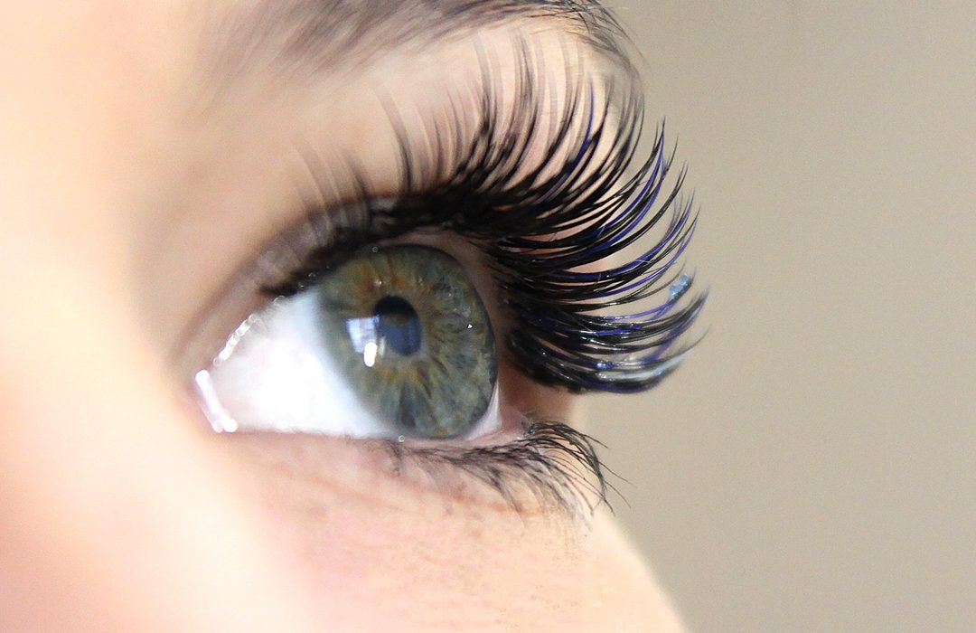 Look for the best eyelash extensions supplies for a penetrating look